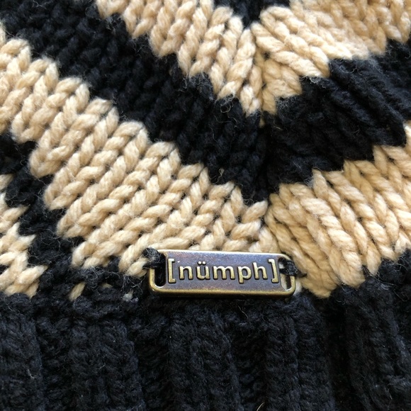 “Numph” Hooded Knitted Poncho / Sweater. Black and Ivory. Size m-l . - Picture 3 of 9